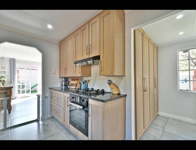 4 BEDROOM TOWNHOUSE FOR SALE IN SUIDEROORD